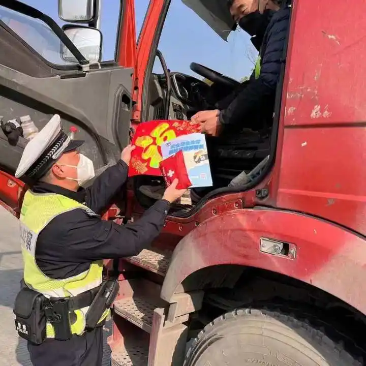 高速交警_春运嘉兴高速交警安全措施_春运嘉兴高速交警整治